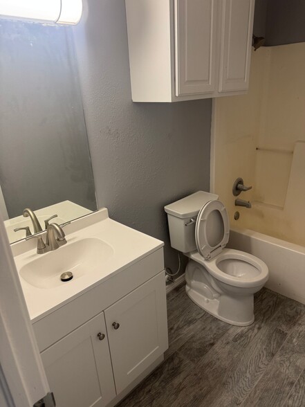 Building Photo - 607 Methodist Ave