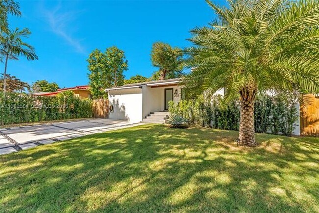 Building Photo - 231 NE 45th St