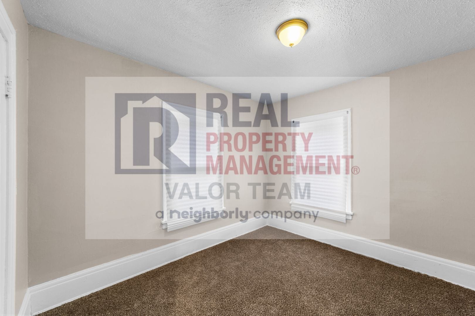 Building Photo - House Comfortable