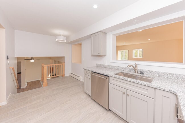 Building Photo - 1520 Traver Rd