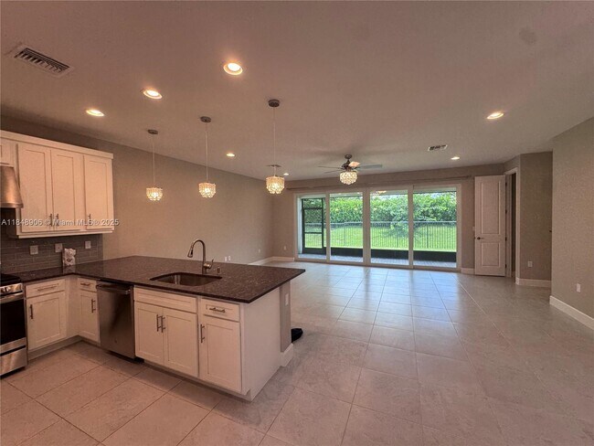 Building Photo - 12780 SW Clear Water Way