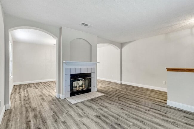Building Photo - 8105 Flowertree Dr