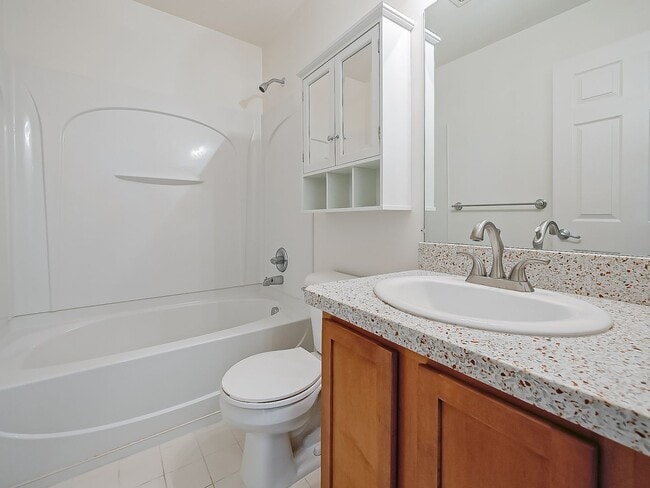 Building Photo - AVAILABLE NOW! Charming 2-Bed Home in the Heart of Wixom