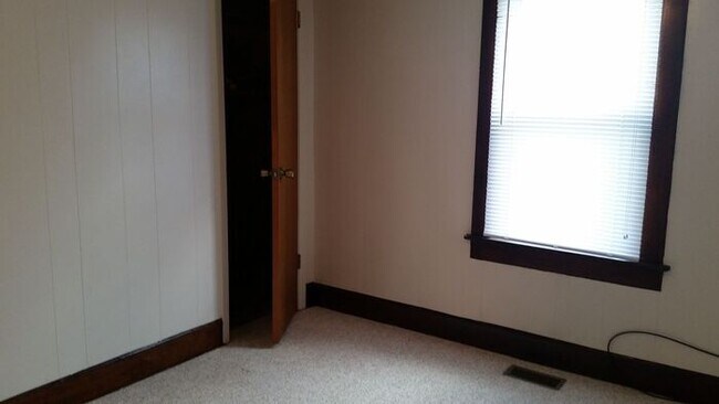 Building Photo - 2 Bedroom Home in Rockville