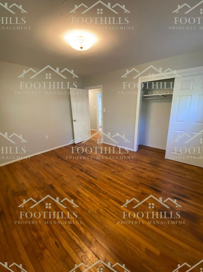 Building Photo - Spacious 3-Bedroom Home within Walking Dis...