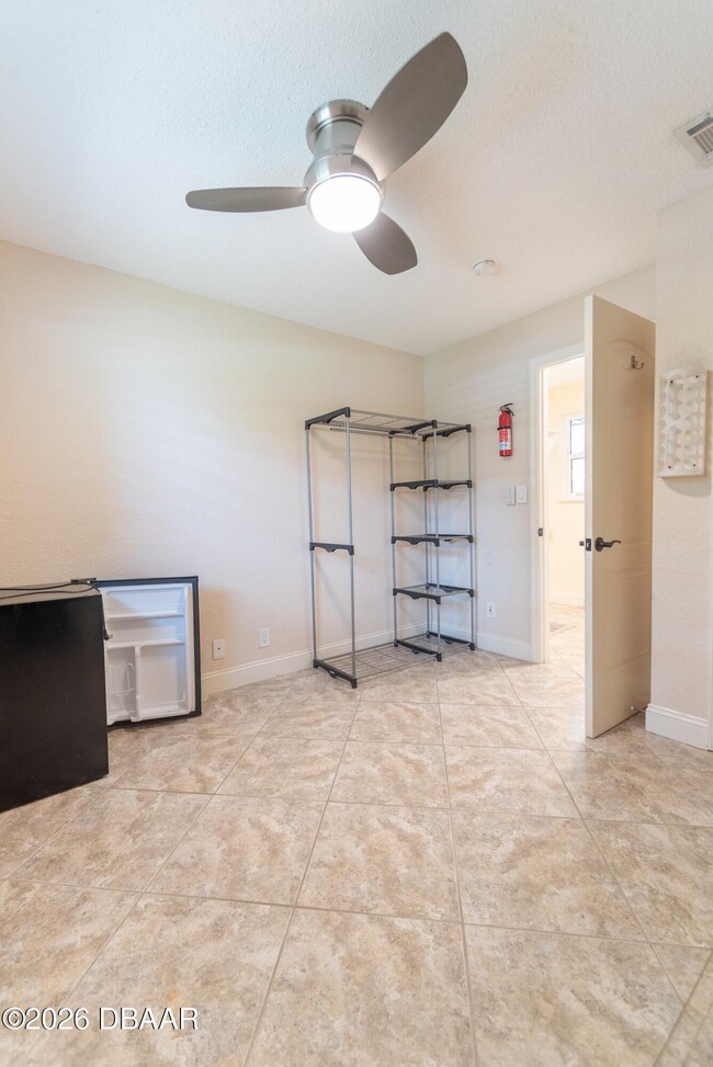 Building Photo - 864 S Beach St