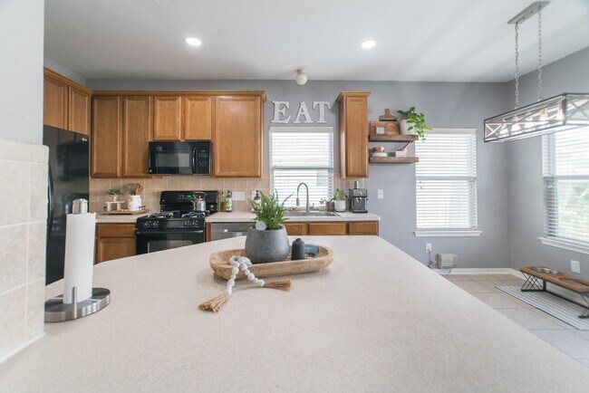 Building Photo - 2823 Sage Bluff Ave