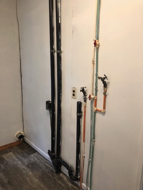 Washer/dryer hook ups - 432 11th St