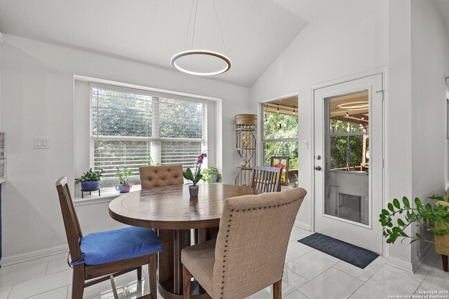Building Photo - 10903 Wilson Oaks Dr