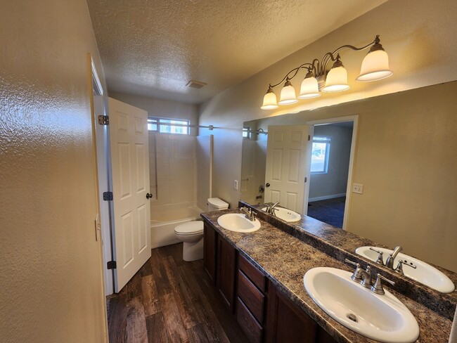 Building Photo - All new paint - super clean and move in ready.