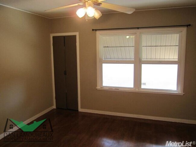 Building Photo - Cottage for Rent