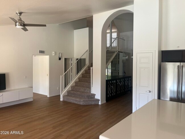 Building Photo - 3721 S Hawthorn Dr