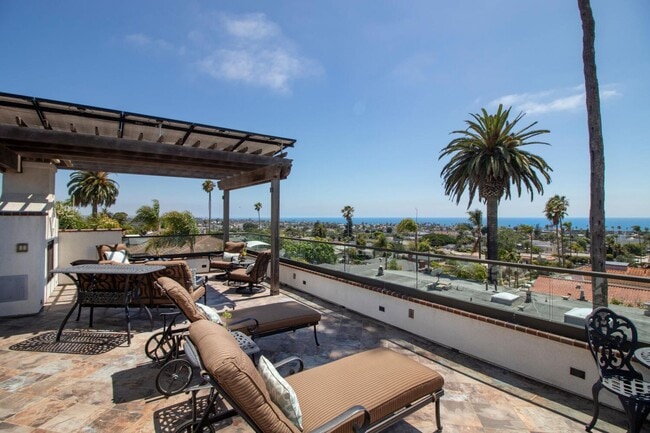 Building Photo - Prestigious Ocean View Retreat – Fully Rem...