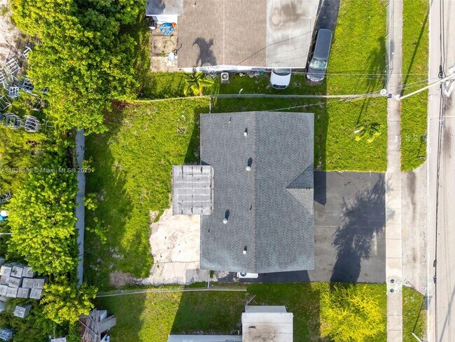 Building Photo - 3171 NW 16th St