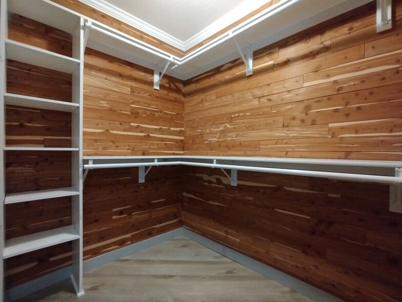 Walk-in closet #2 - 121 S Hope St