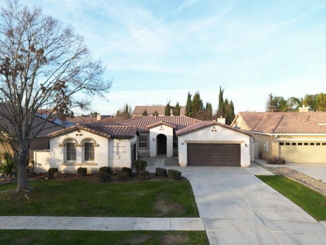 Building Photo - Charming 4-Bedroom Home for Rent in Gated Community