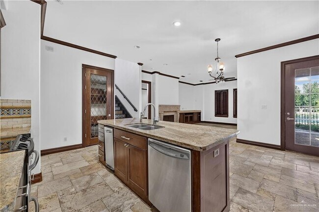 Building Photo - 3101 Santa Rita St