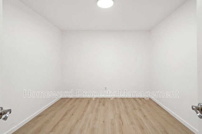 Building Photo - 1401 Landmark Ct