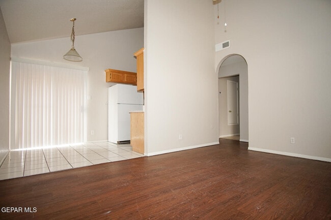 Building Photo - 10957 Chippendale Ave