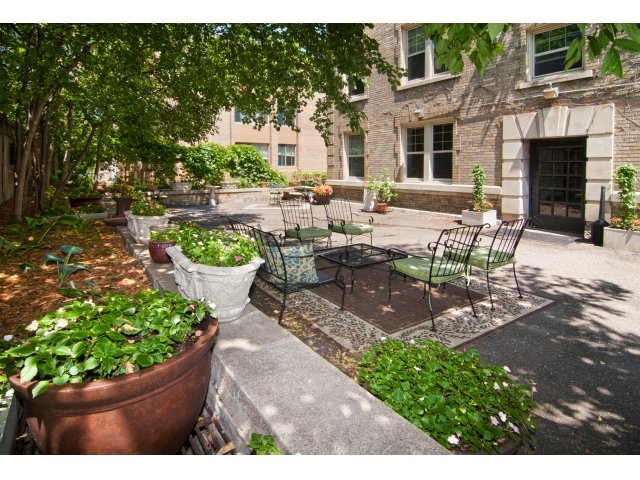 Courtyard - 900 Summit Ave S