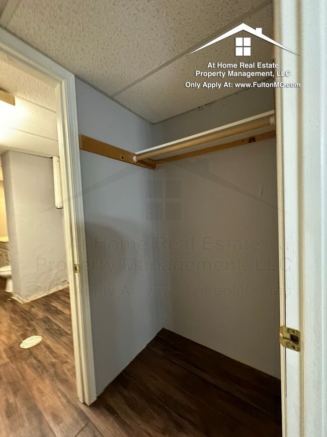 Building Photo - 101 E 10th St