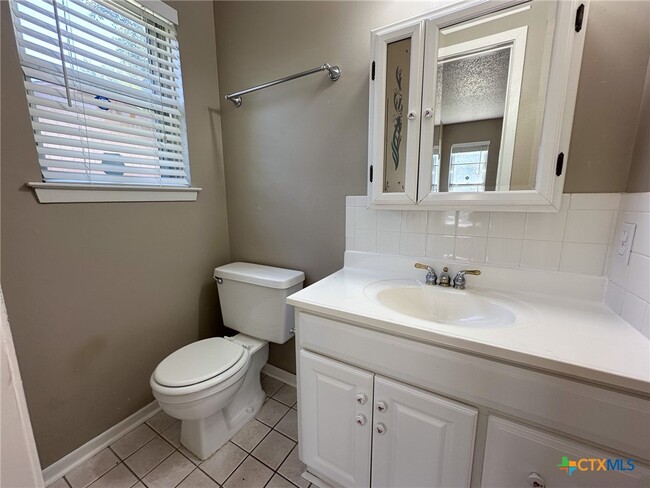 Building Photo - 1608 Becker Dr