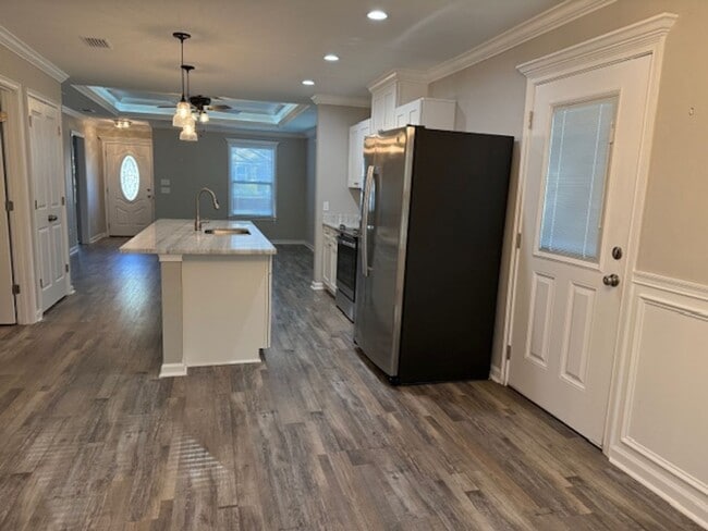 Building Photo - 3 Bedroom 2 Bath House