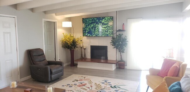 Building Photo - 61636 Capilla Dr