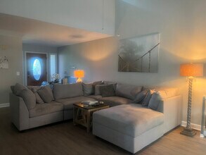 Building Photo - 47 Arabian Dr