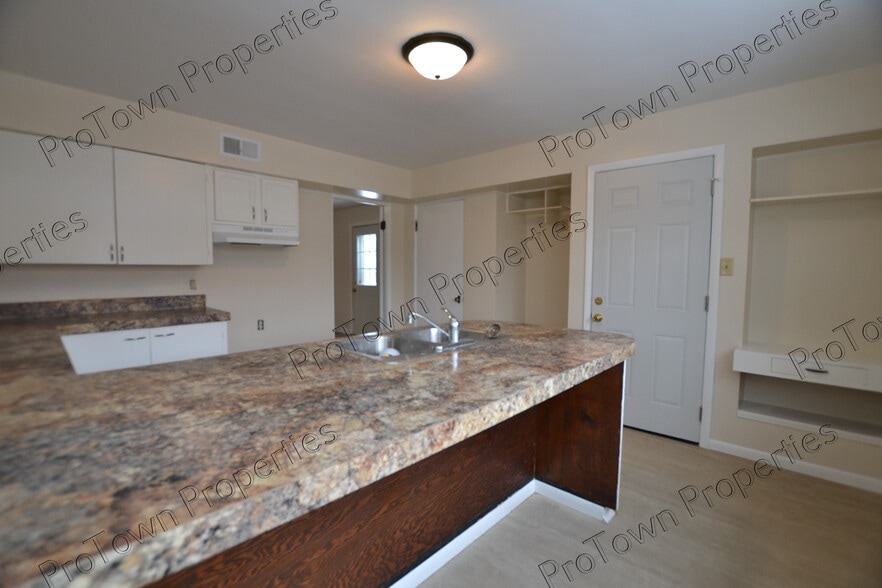 Building Photo - 1318 Oneida St