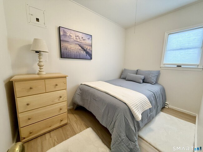 Building Photo - 11 Bogus Hill Rd