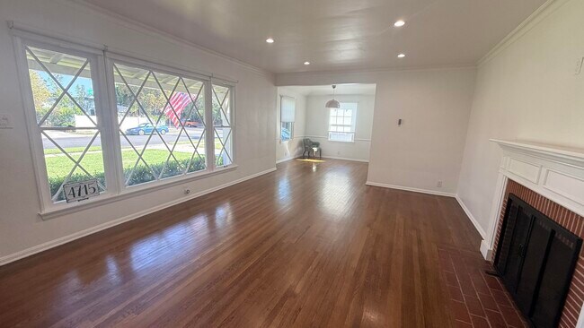 Building Photo - 4715 Allott Ave