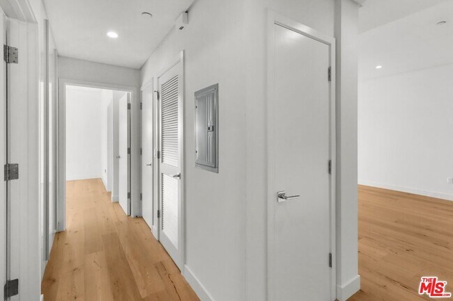 Building Photo - 938 Orange Grove Ave