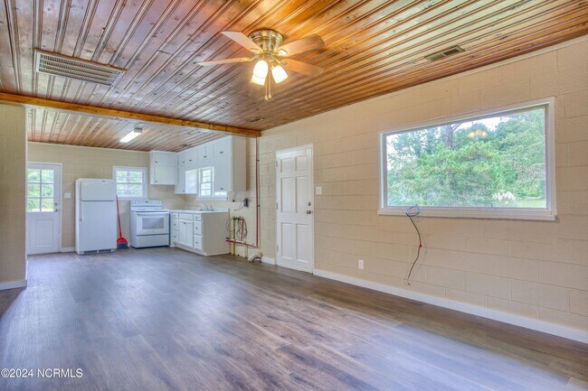 Building Photo - 705 Riggs Rd