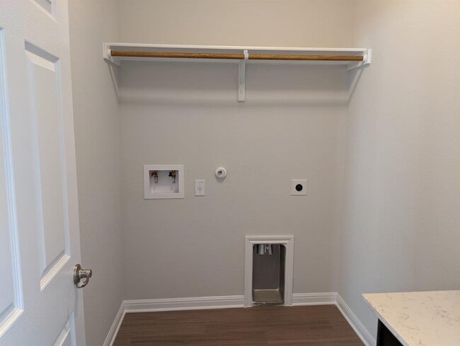 Building Photo - 905 Durness Dr