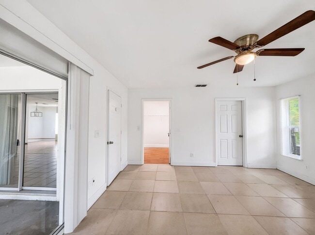 Building Photo - Annual rental offering privacy and space on 1.14 acres in Naples!