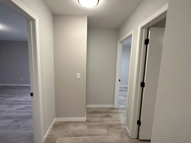 Building Photo - Bedroom For Rent in Desirable Neighborhood...