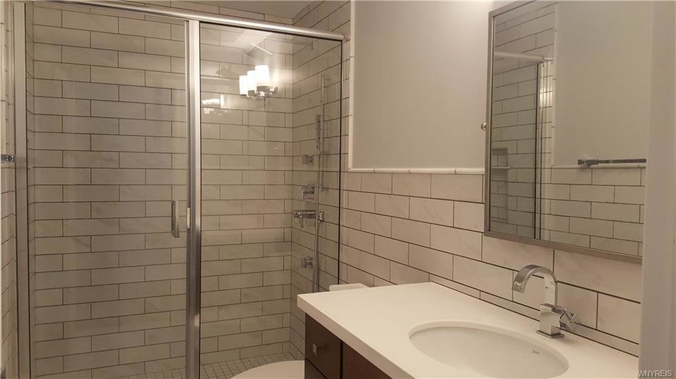 Building Photo - 220 Franklin St