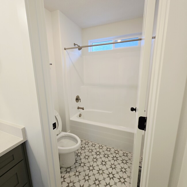 Building Photo - 4022 1100 N