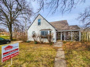 Building Photo - Great Deal !!! 4 Bedroom 1 Bath Home in Des Moines
