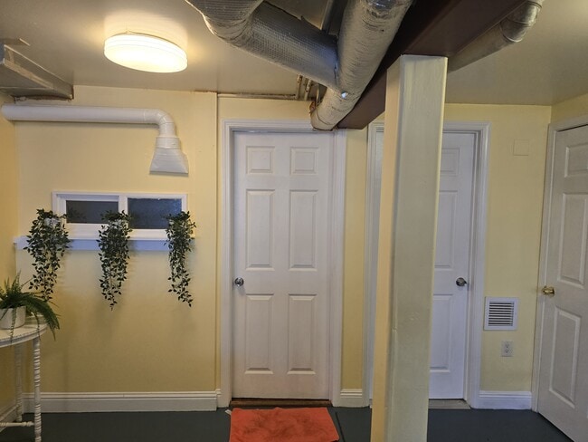 Building Photo - 706 Athens St