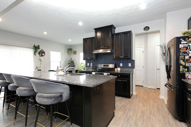 Building Photo - Spacious 4BR House in South Lebanon