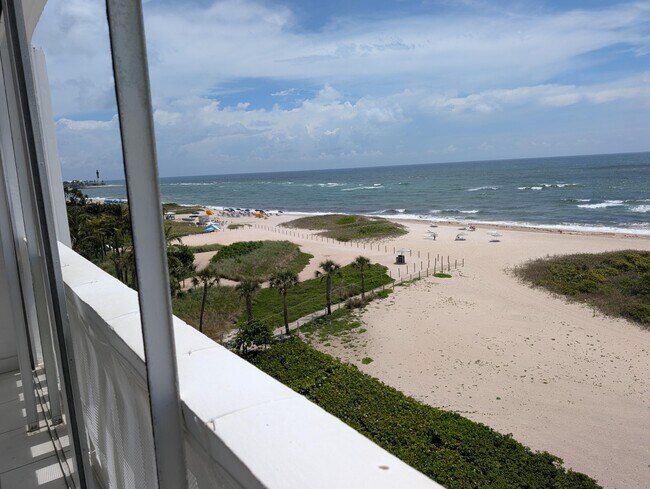 Building Photo - 1012 N Ocean Blvd