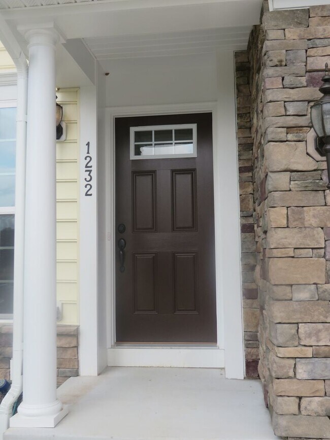 Building Photo - Spacious, Large, Luxury 3 Bedroom Townhouse in Hockessin, Delaware