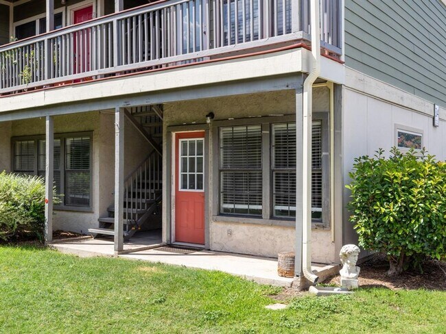 Building Photo - Charming 2 bd 2 bath Condo in Travis Oaks ...