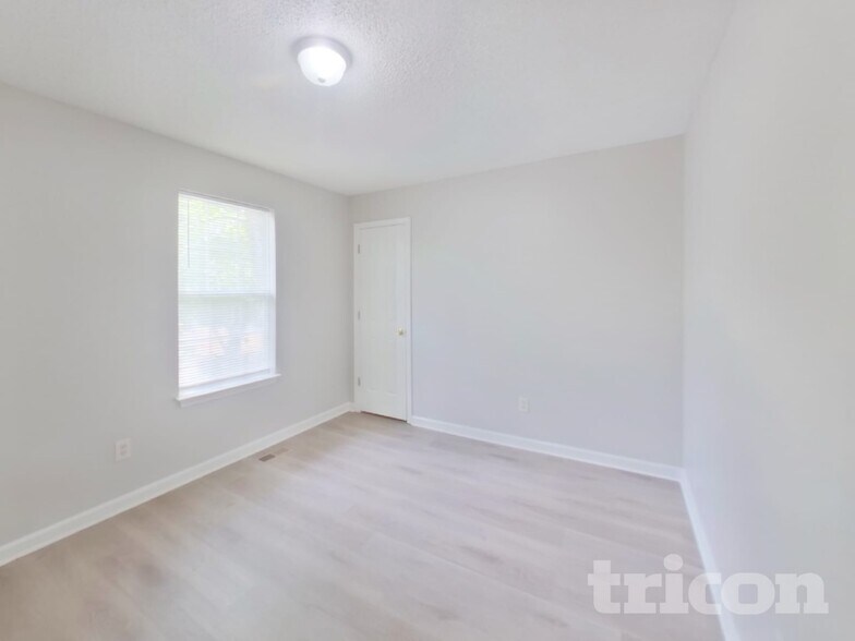 Building Photo - 105 Old Stone Rd