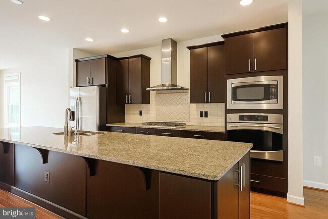 Building Photo - 20769 Duxbury Terrace