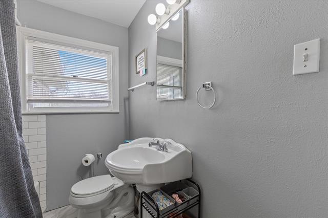 Building Photo - 4228 Winfield Ave