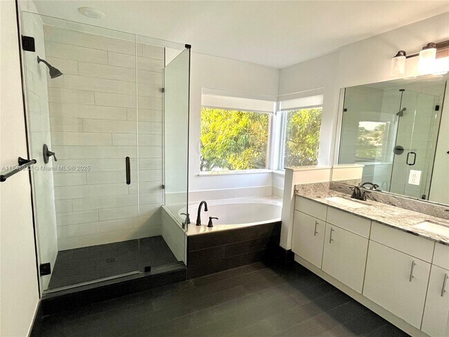 Building Photo - 1413 SW 158th Ave