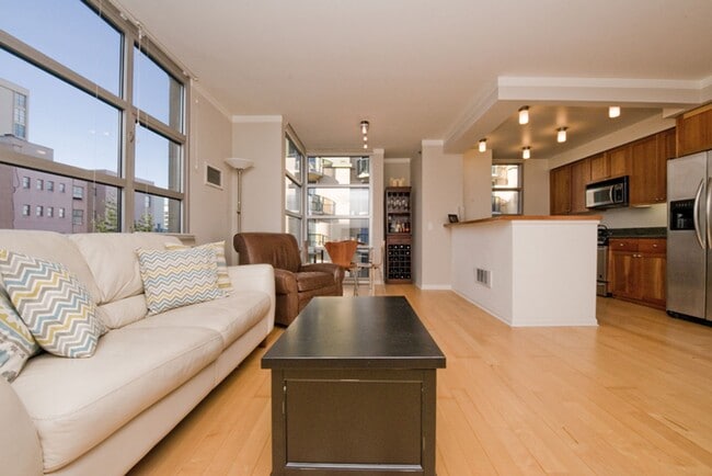 Building Photo - 680